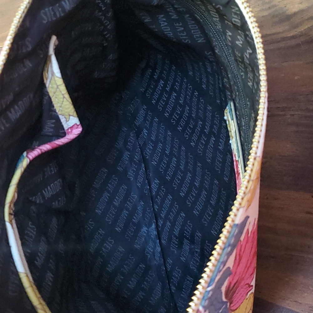 NWOT LARGE CLUTCH - Picture 3 of 4